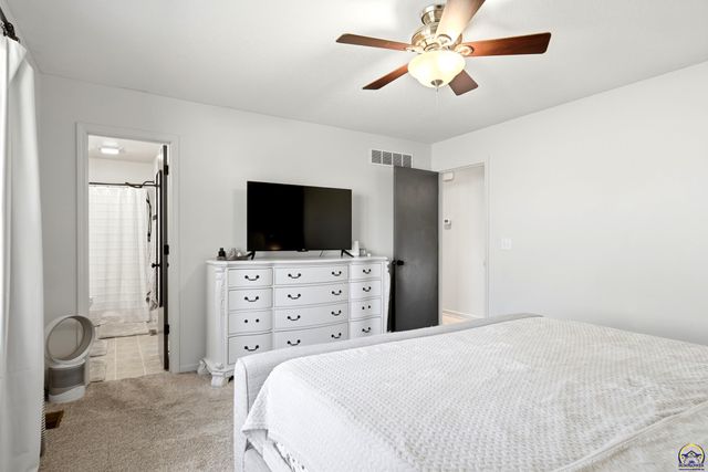 4037 NW Fielding TER, Topeka, KS 66618