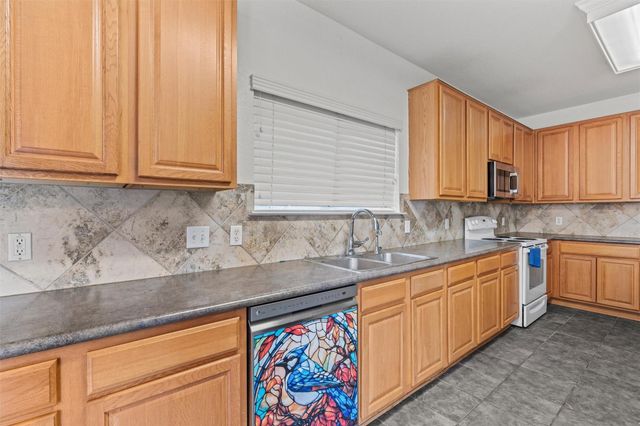 804 Yosemite TRL, Taylor, TX 76574