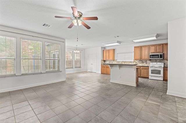 804 Yosemite TRL, Taylor, TX 76574