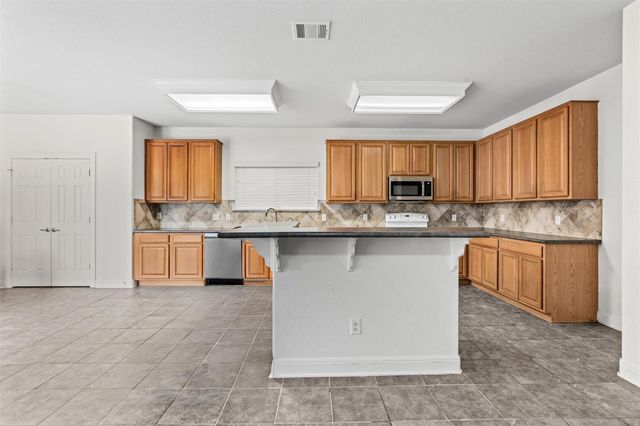 804 Yosemite TRL, Taylor, TX 76574
