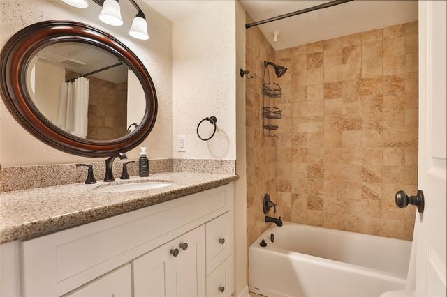 5005 Georgi Lane 84, Houston, TX 77092