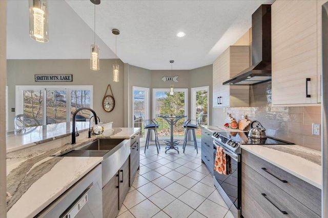 1892 Morewood RD, Hardy, VA 24101