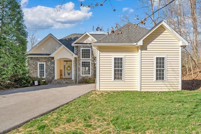 1892 Morewood RD, Hardy, VA 24101