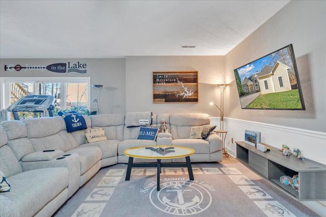 1892 Morewood RD, Hardy, VA 24101