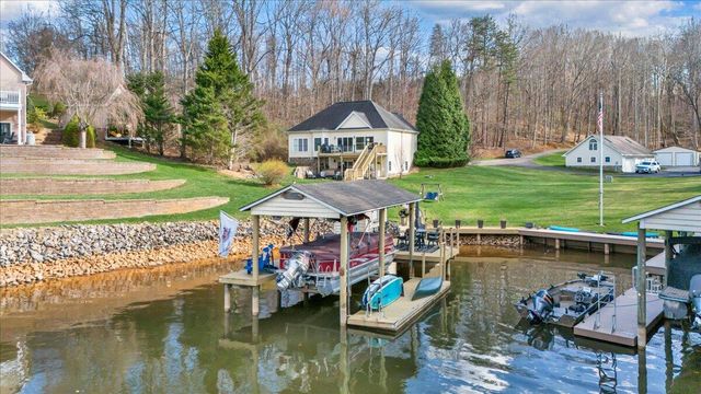 1892 Morewood RD, Hardy, VA 24101