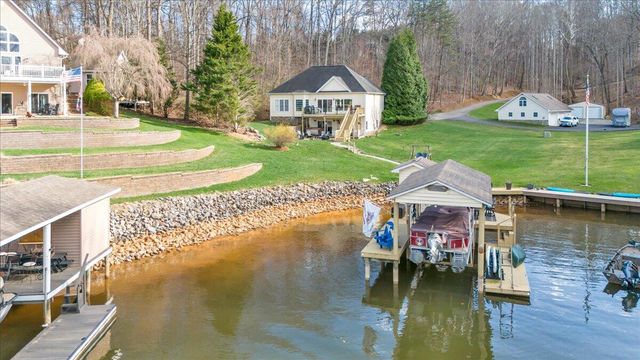 1892 Morewood RD, Hardy, VA 24101