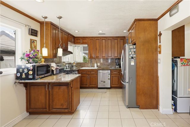 8444 Albia, Downey, CA 90242