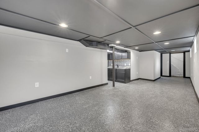 7686 Warwick Street, Detroit, MI 48228