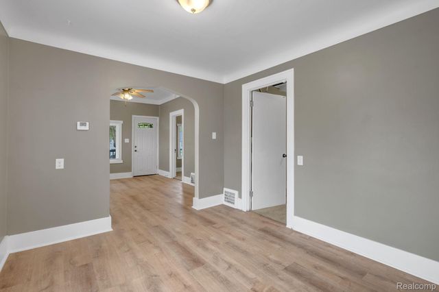 7686 Warwick Street, Detroit, MI 48228