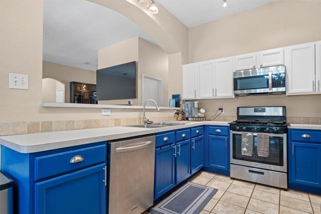 403 Creek Point Lane, Arlington, TX 76002