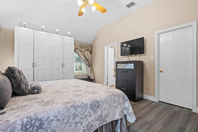 403 Creek Point Lane, Arlington, TX 76002