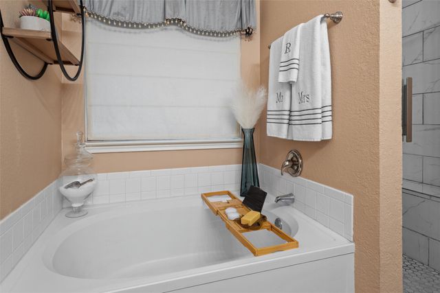 403 Creek Point Lane, Arlington, TX 76002