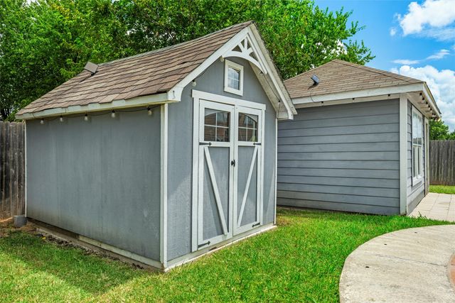 403 Creek Point Lane, Arlington, TX 76002