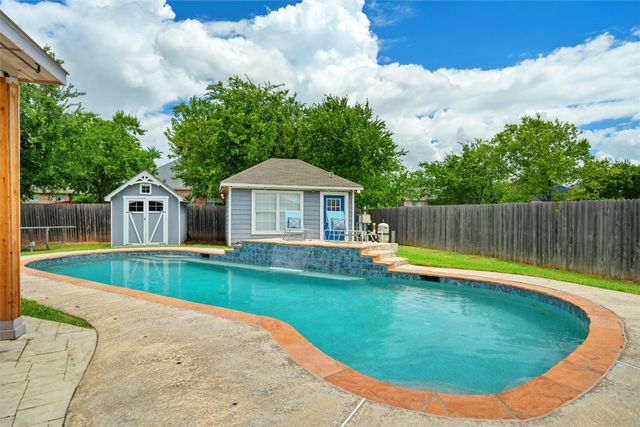 403 Creek Point Lane, Arlington, TX 76002