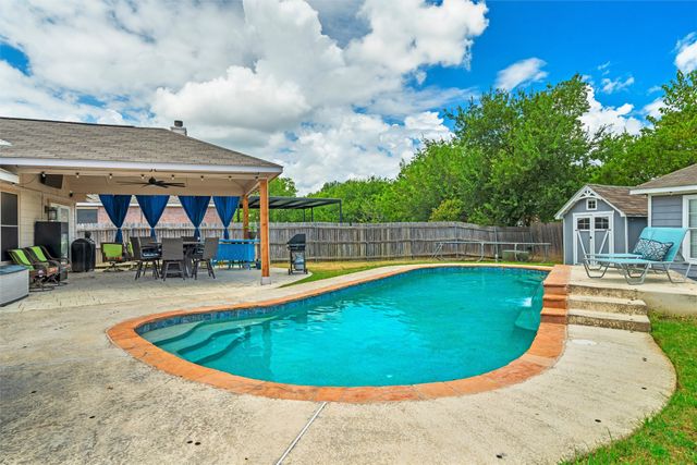 403 Creek Point Lane, Arlington, TX 76002