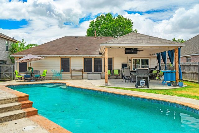 403 Creek Point Lane, Arlington, TX 76002