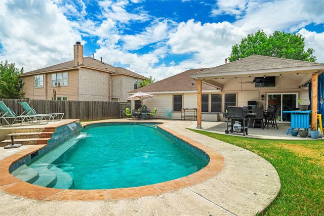 403 Creek Point Lane, Arlington, TX 76002
