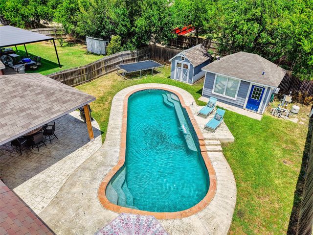 403 Creek Point Lane, Arlington, TX 76002