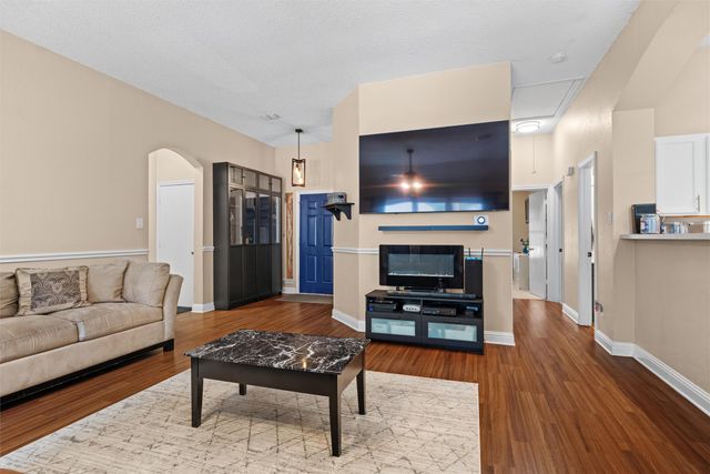 403 Creek Point Lane, Arlington, TX 76002