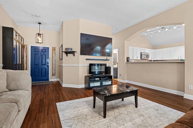403 Creek Point Lane, Arlington, TX 76002