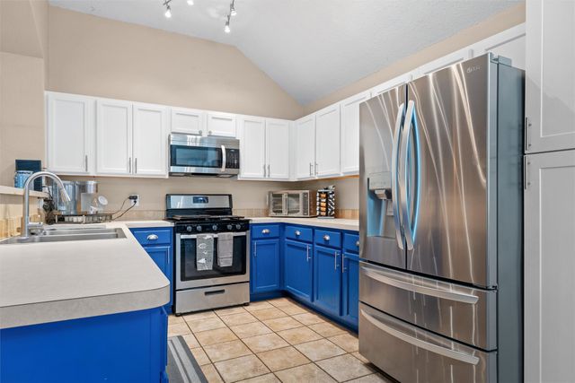 403 Creek Point Lane, Arlington, TX 76002