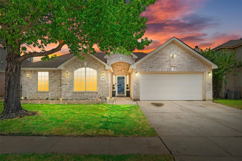 403 Creek Point Lane, Arlington, TX 76002