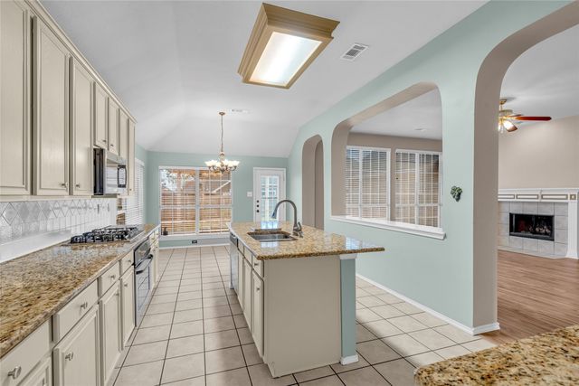 6911 Thunderbird Drive, Arlington, TX 76002