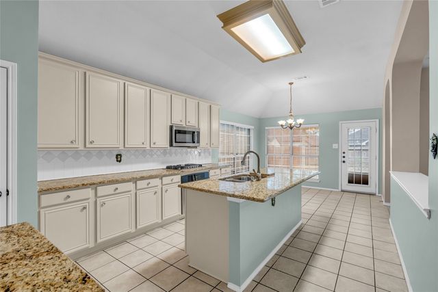 6911 Thunderbird Drive, Arlington, TX 76002