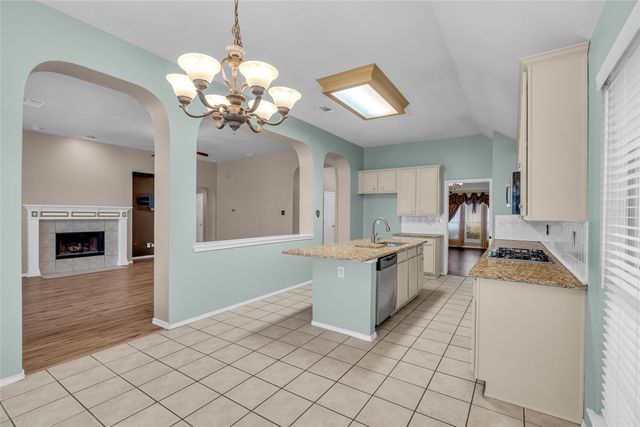 6911 Thunderbird Drive, Arlington, TX 76002