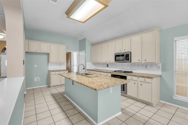 6911 Thunderbird Drive, Arlington, TX 76002