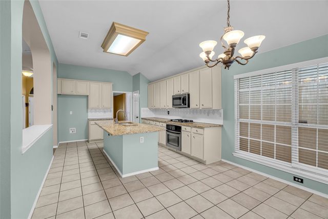 6911 Thunderbird Drive, Arlington, TX 76002