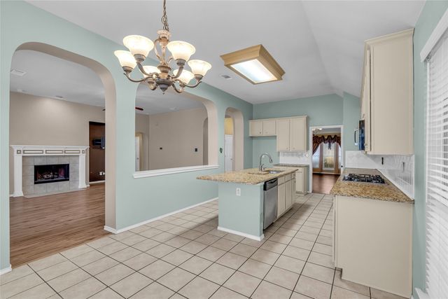 6911 Thunderbird Drive, Arlington, TX 76002