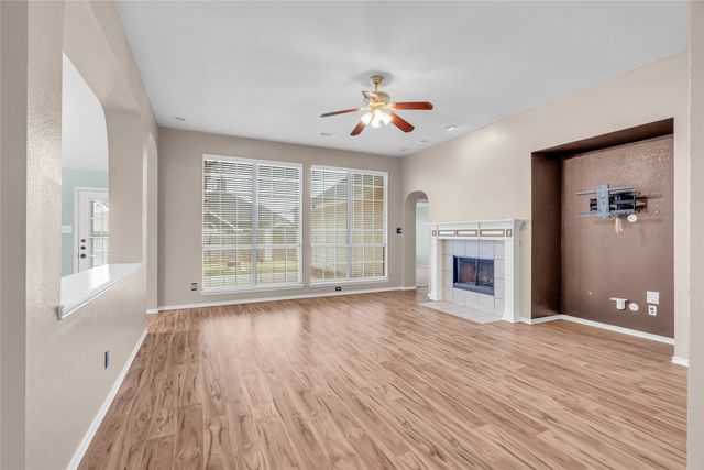 6911 Thunderbird Drive, Arlington, TX 76002