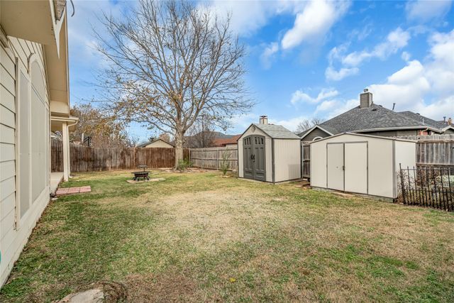6911 Thunderbird Drive, Arlington, TX 76002