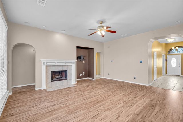 6911 Thunderbird Drive, Arlington, TX 76002