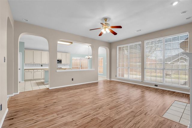 6911 Thunderbird Drive, Arlington, TX 76002