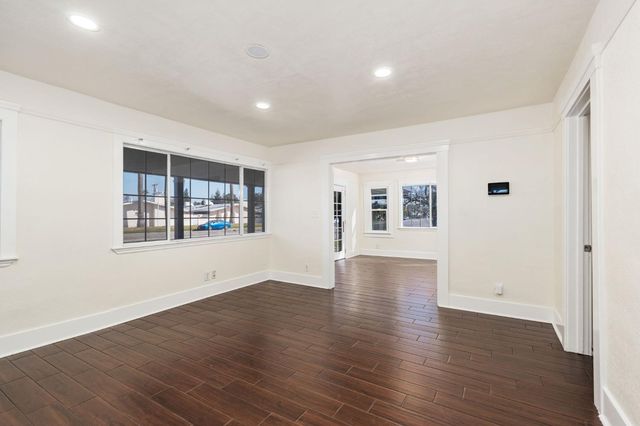 5064 E Belmont Avenue, Fresno, CA 93727