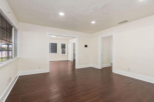 5064 E Belmont Avenue, Fresno, CA 93727