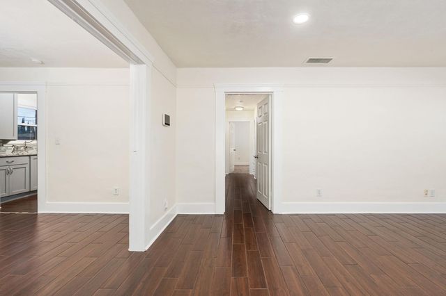 5064 E Belmont Avenue, Fresno, CA 93727