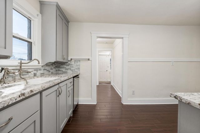 5064 E Belmont Avenue, Fresno, CA 93727