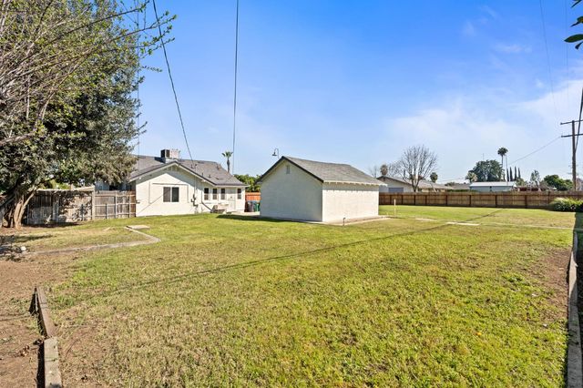 5064 E Belmont Avenue, Fresno, CA 93727