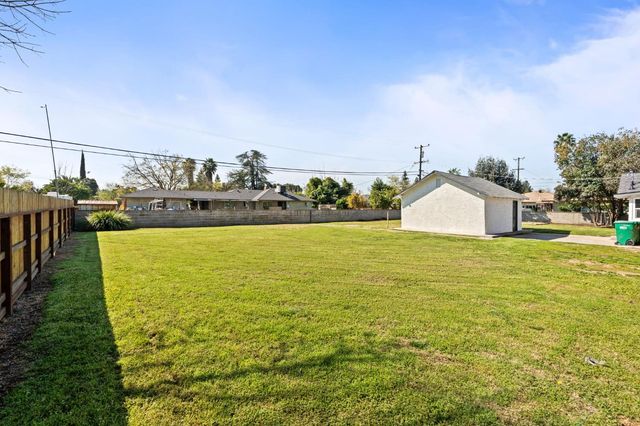 5064 E Belmont Avenue, Fresno, CA 93727