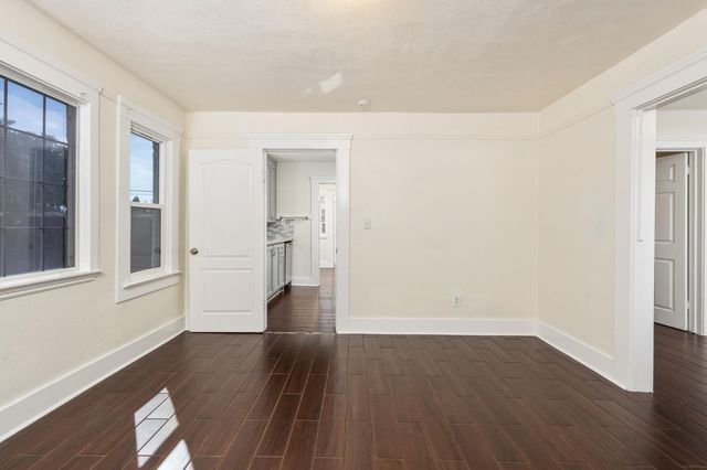 5064 E Belmont Avenue, Fresno, CA 93727