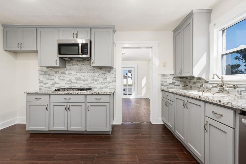 Image 14 of property listing at 5064 E Belmont Avenue, Fresno, CA 93727