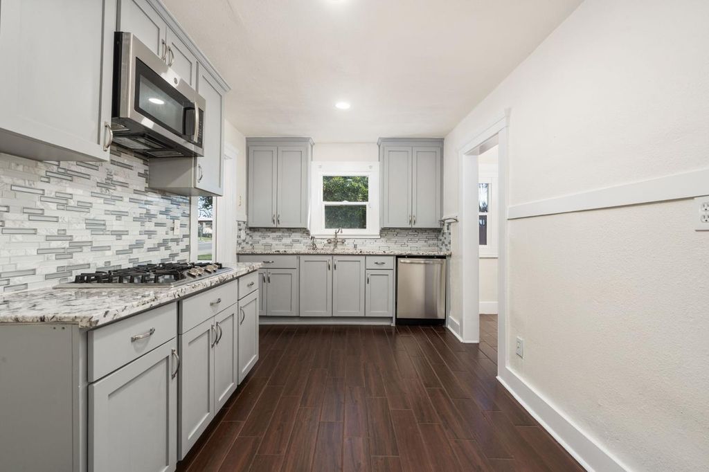 Image 15 of property listing at 5064 E Belmont Avenue, Fresno, CA 93727