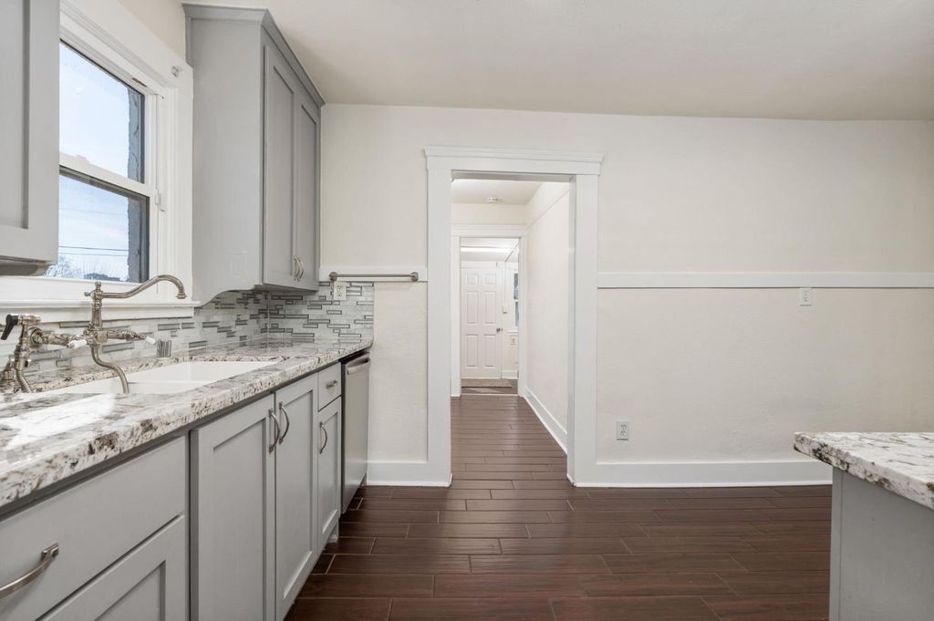 Image 18 of property listing at 5064 E Belmont Avenue, Fresno, CA 93727