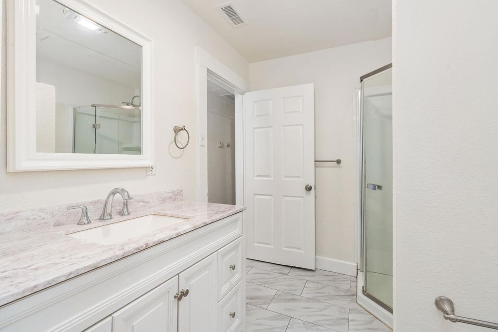 Image 20 of property listing at 5064 E Belmont Avenue, Fresno, CA 93727