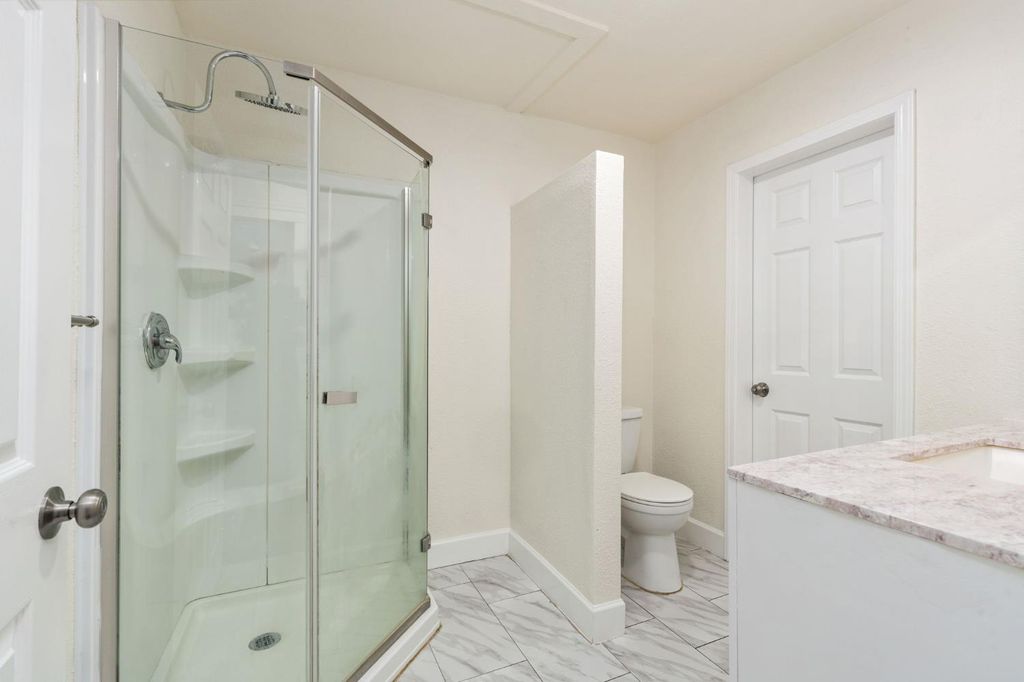 Image 21 of property listing at 5064 E Belmont Avenue, Fresno, CA 93727