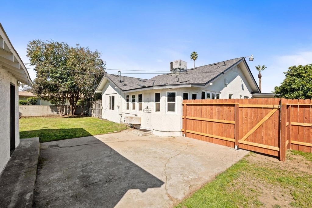Image 25 of property listing at 5064 E Belmont Avenue, Fresno, CA 93727