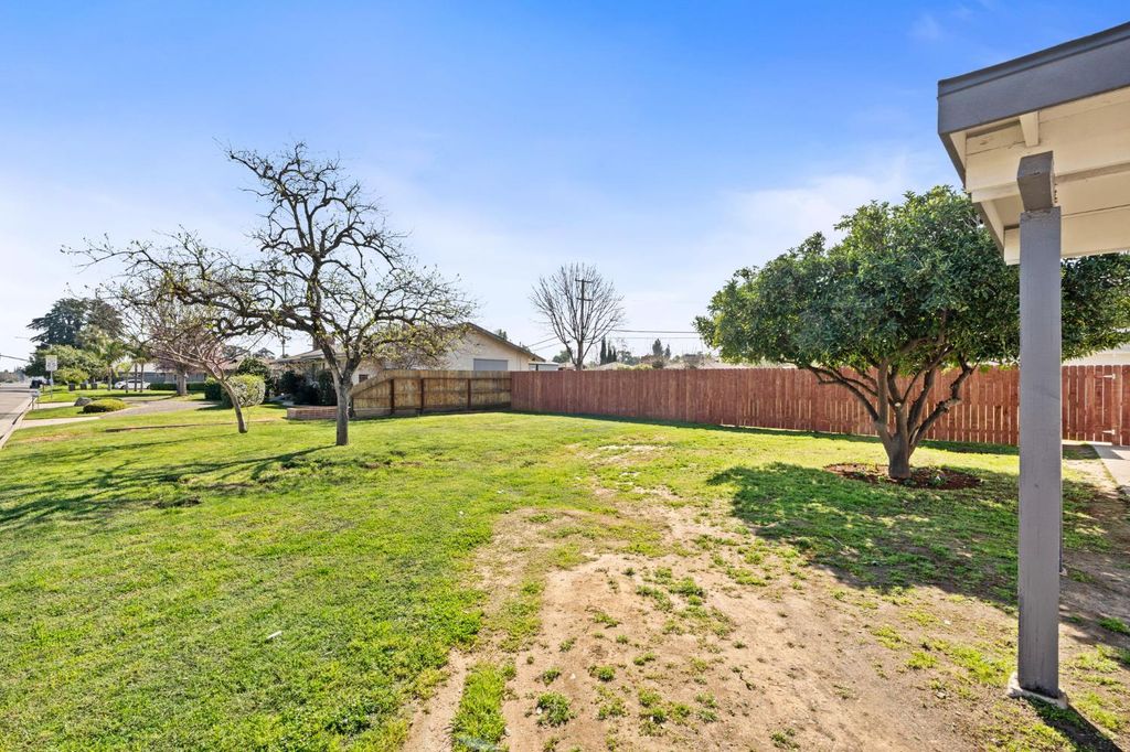 Image 4 of property listing at 5064 E Belmont Avenue, Fresno, CA 93727